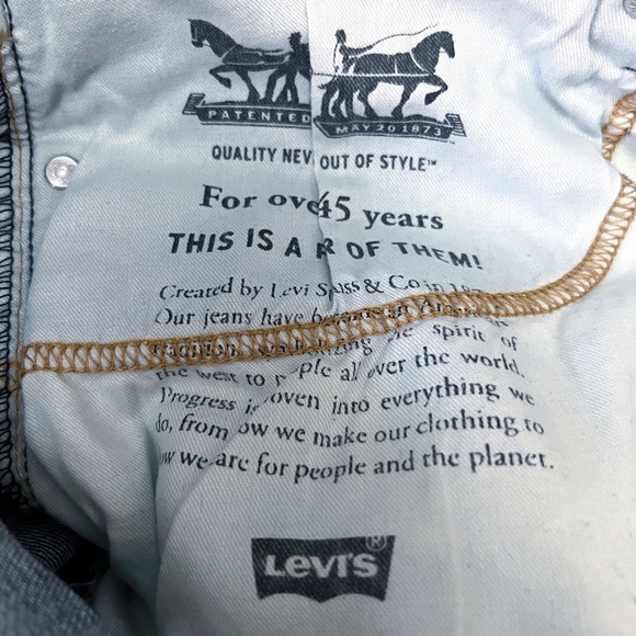 Levi’s Men’s 2 Pairs Of Jeans Size 40 X 30 GUC Straight Leg Medium Wash Denim - Picture 5 of 9